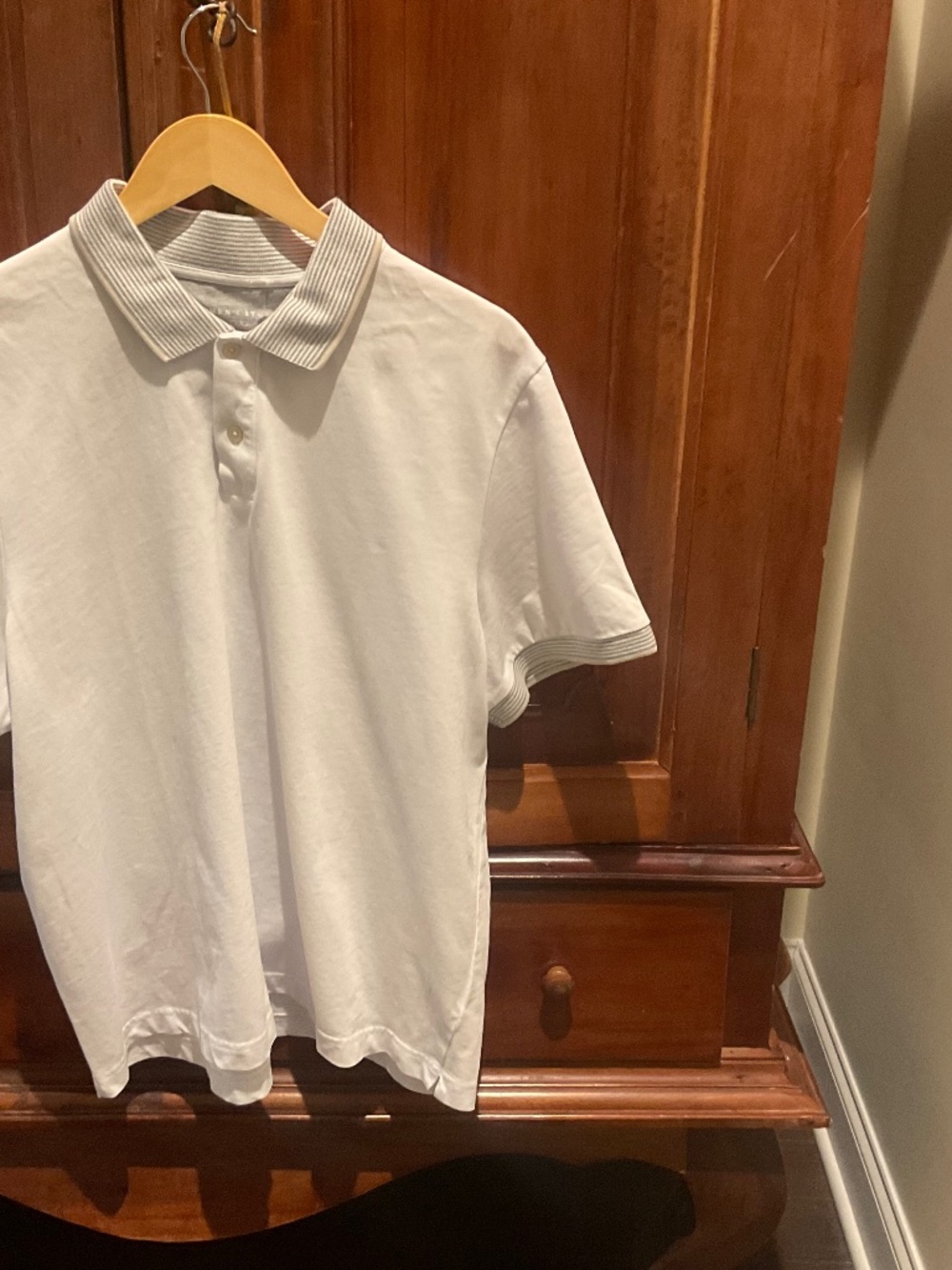 Bloomingdale’s  The Men’s Store Classic Fit White Short Sleeve Polo, Size XL